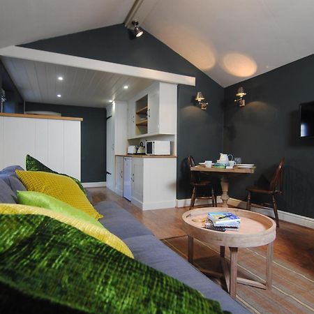 Courtyard Cottages Lymington, 2 Adults Only Екстериор снимка