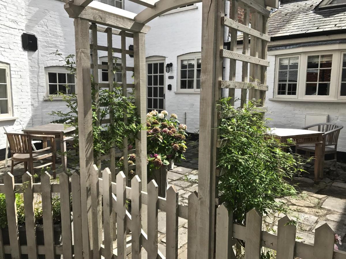 Courtyard Cottages Lymington, 2 Adults Only Екстериор снимка